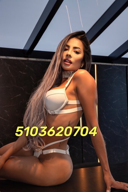  is Female Escorts. | San Fernando Valley | California | United States | scarletamour.com 