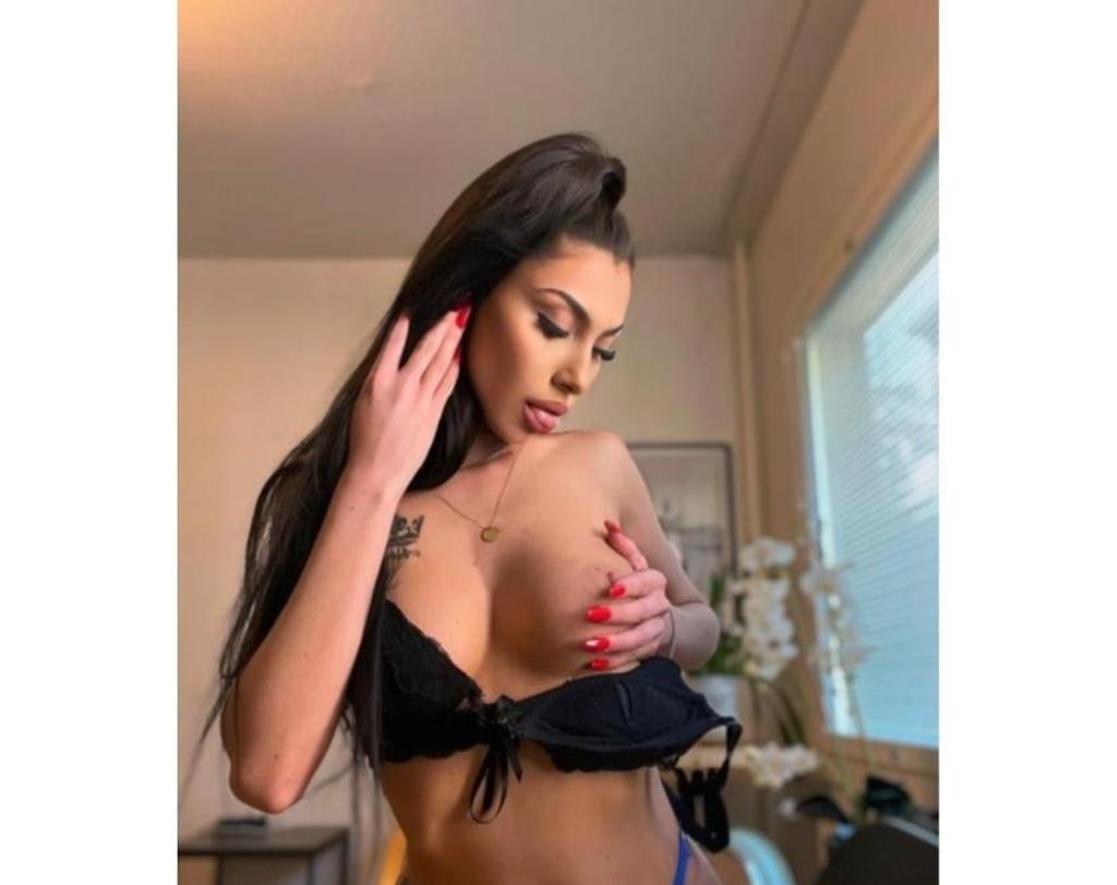  is Female Escorts. | Wales | United Kingdom | United Kingdom | scarletamour.com 