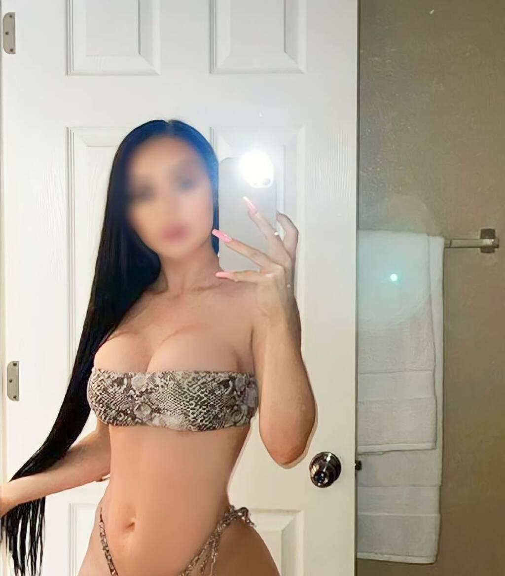 Asian, Latina, White is Female Escorts. | Vancouver | British Columbia | Canada | scarletamour.com 