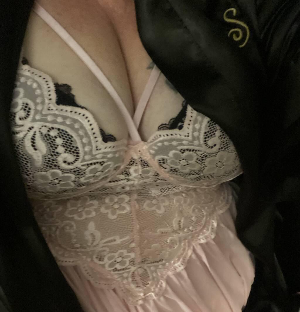 Mandi is Female Escorts. | Lethbridge | Alberta | Canada | scarletamour.com 