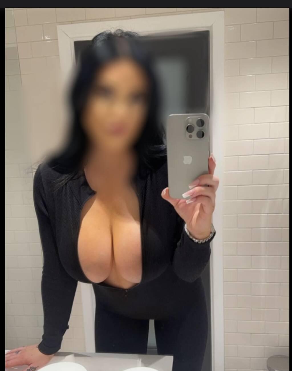 Mia is Female Escorts. | Barrie | Ontario | Canada | scarletamour.com 