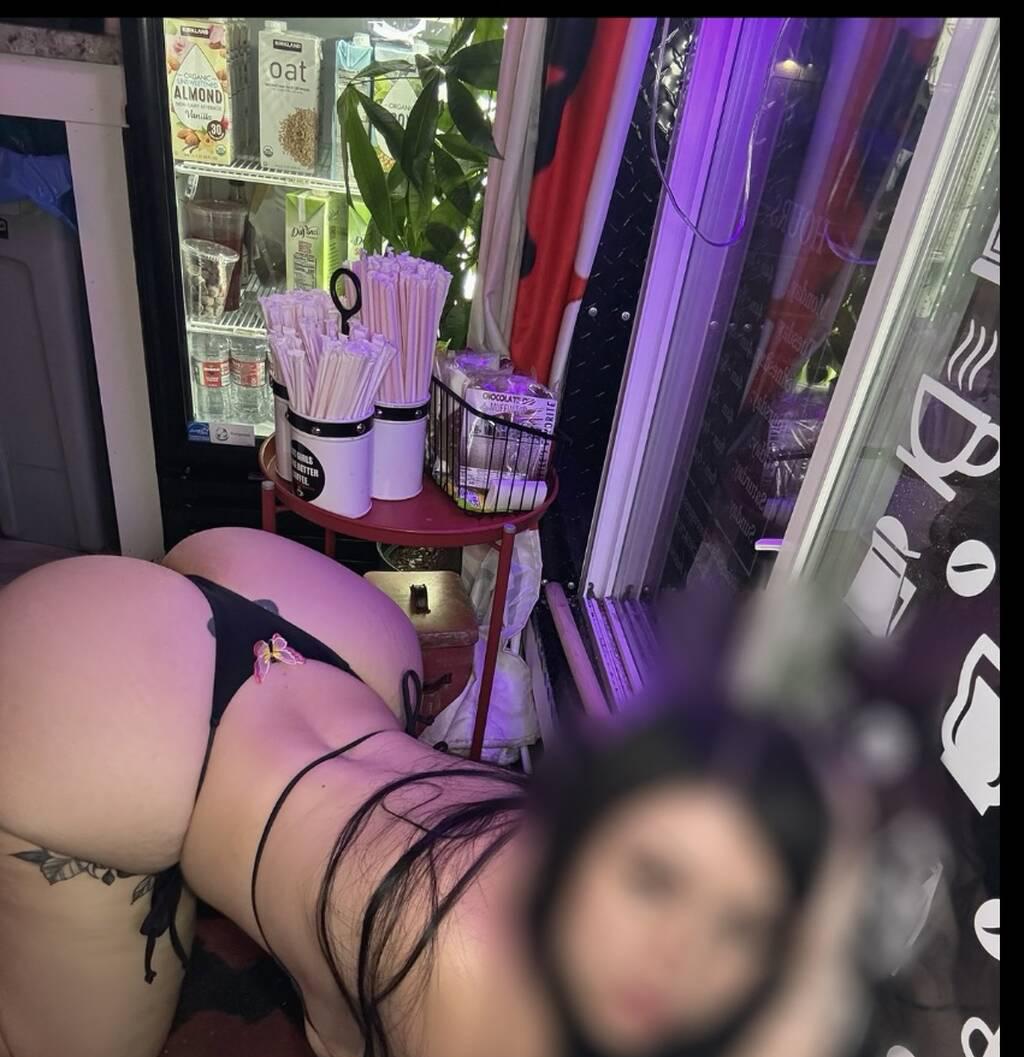 Mia is Female Escorts. | Barrie | Ontario | Canada | scarletamour.com 