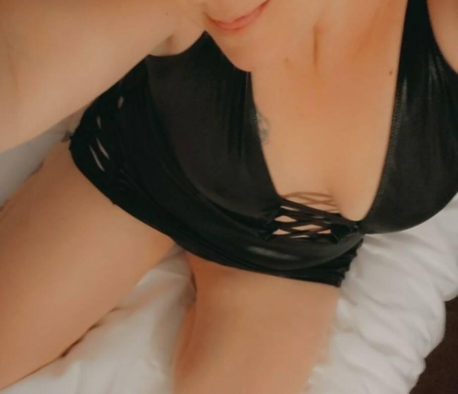 BELLA 613*890*6961 is Female Escorts. | belleville | Ontario | Canada | scarletamour.com 