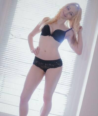 Jasmine is Female Escorts. | Toronto | Ontario | Canada | scarletamour.com 