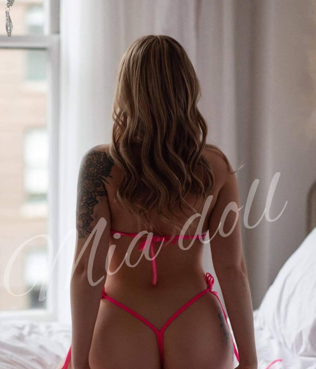 Mia is Female Escorts. | Winnipeg | Manitoba | Canada | scarletamour.com 