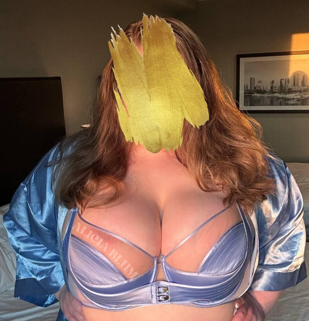 Alicia Blum is Female Escorts. | Guelph | Ontario | Canada | scarletamour.com 