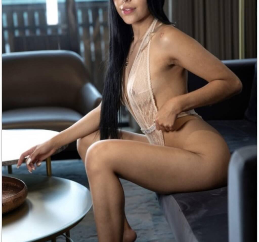 Sarah is Female Escorts. | Quebec City | Quebec | Canada | scarletamour.com 