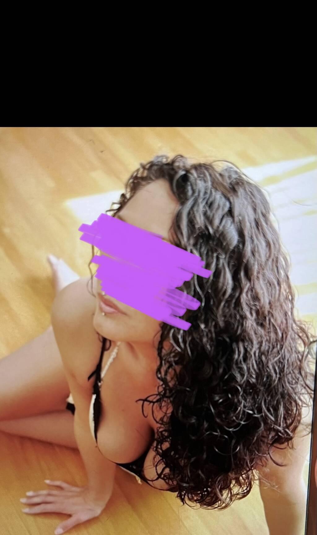 Victoria is Female Escorts. | Regina | Saskatchewan | Canada | scarletamour.com 