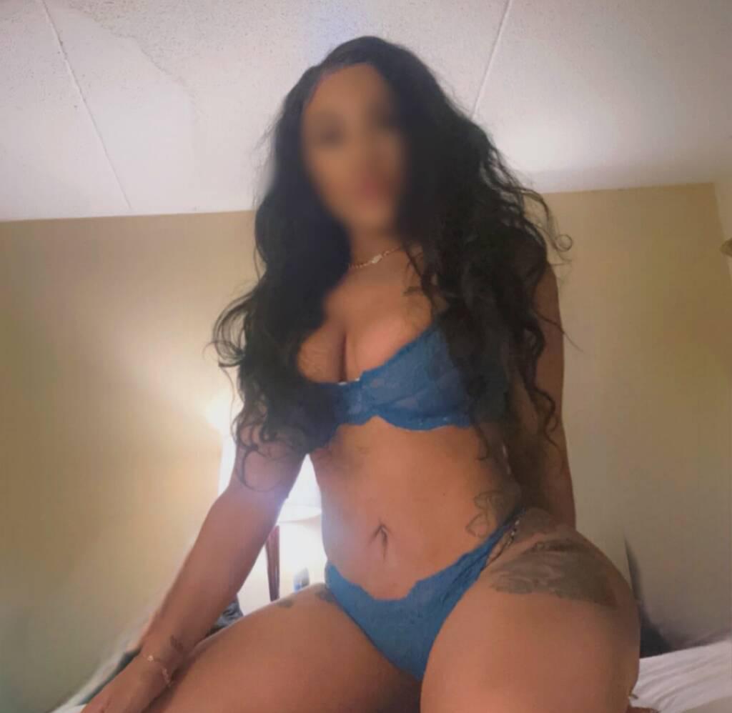 Party girl B is Female Escorts. | Barrie | Ontario | Canada | scarletamour.com 