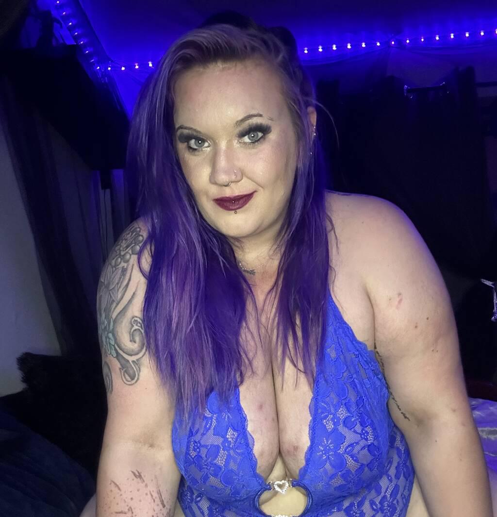 NICKI SINNS  {BBW} is Female Escorts. | London | Ontario | Canada | scarletamour.com 