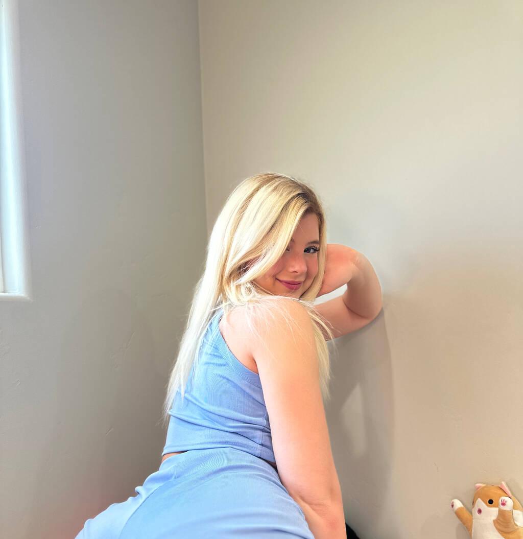 Vee is Female Escorts. | Moncton | New Brunswick | Canada | scarletamour.com 