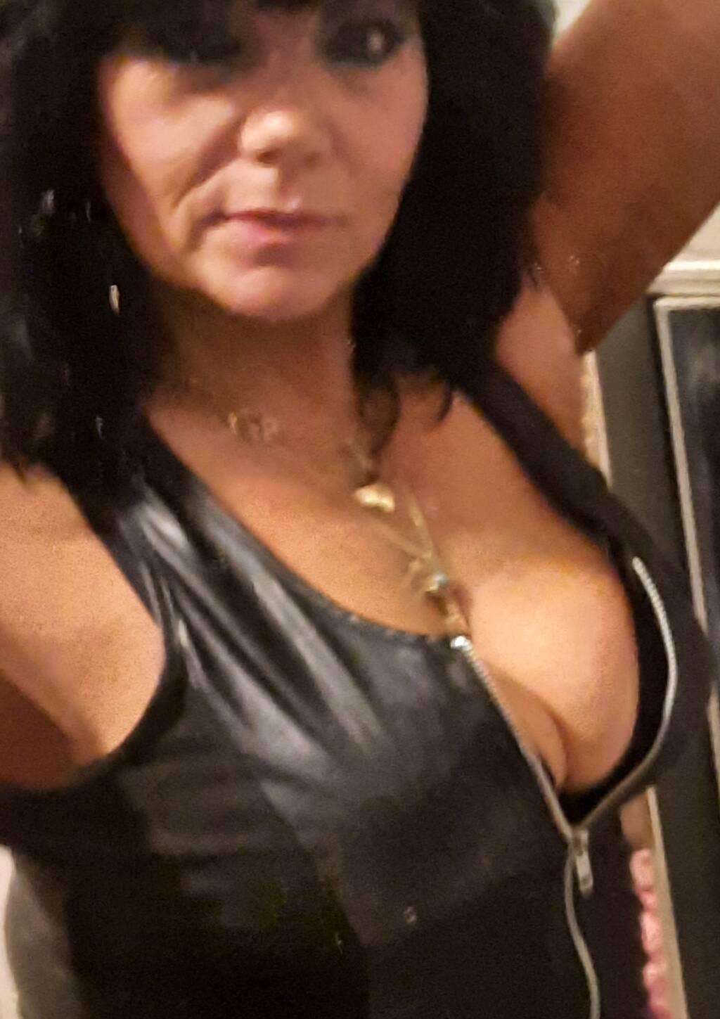 Stacey is Female Escorts. | windsor | Ontario | Canada | scarletamour.com 