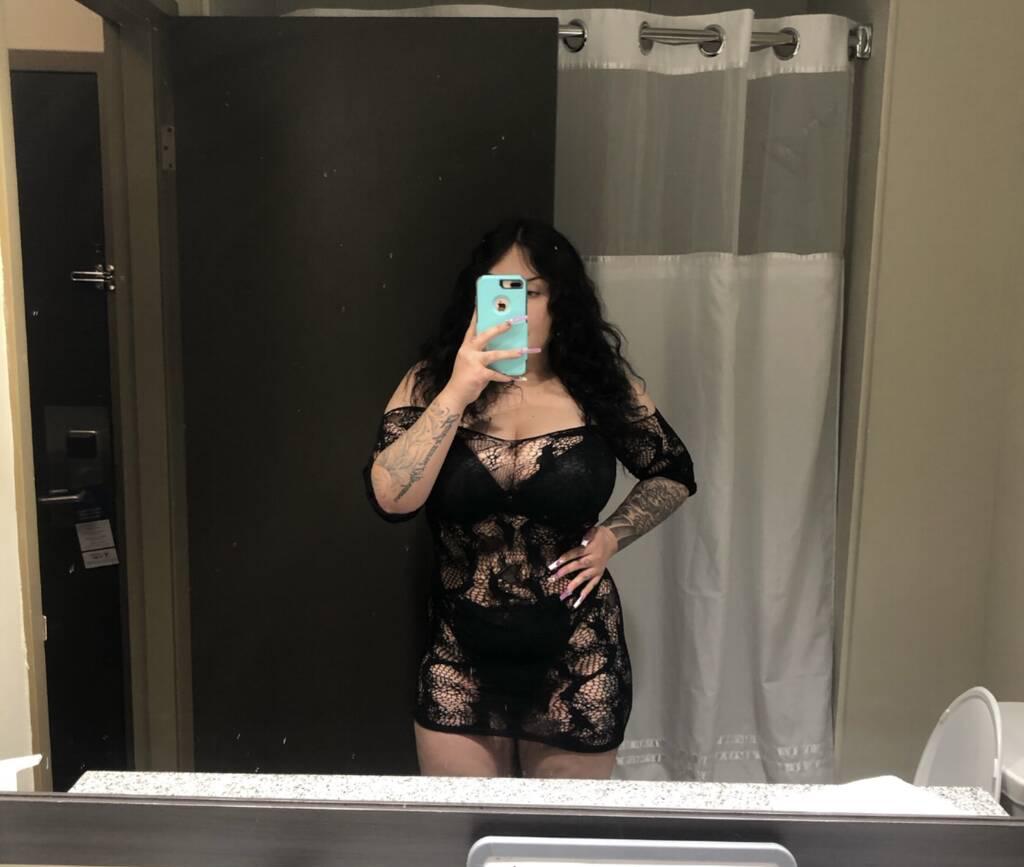 Elle is Female Escorts. | Barrie | Ontario | Canada | scarletamour.com 