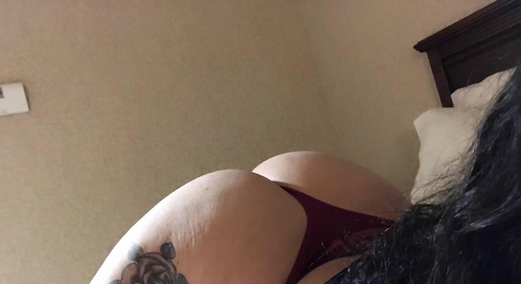 Elle is Female Escorts. | Barrie | Ontario | Canada | scarletamour.com 