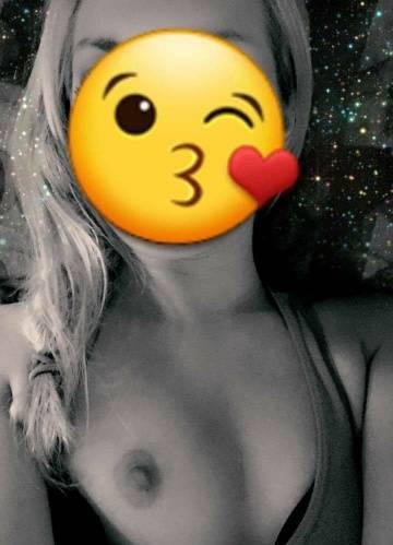 Vanessa is Female Escorts. | Sherbrooke | Quebec | Canada | scarletamour.com 