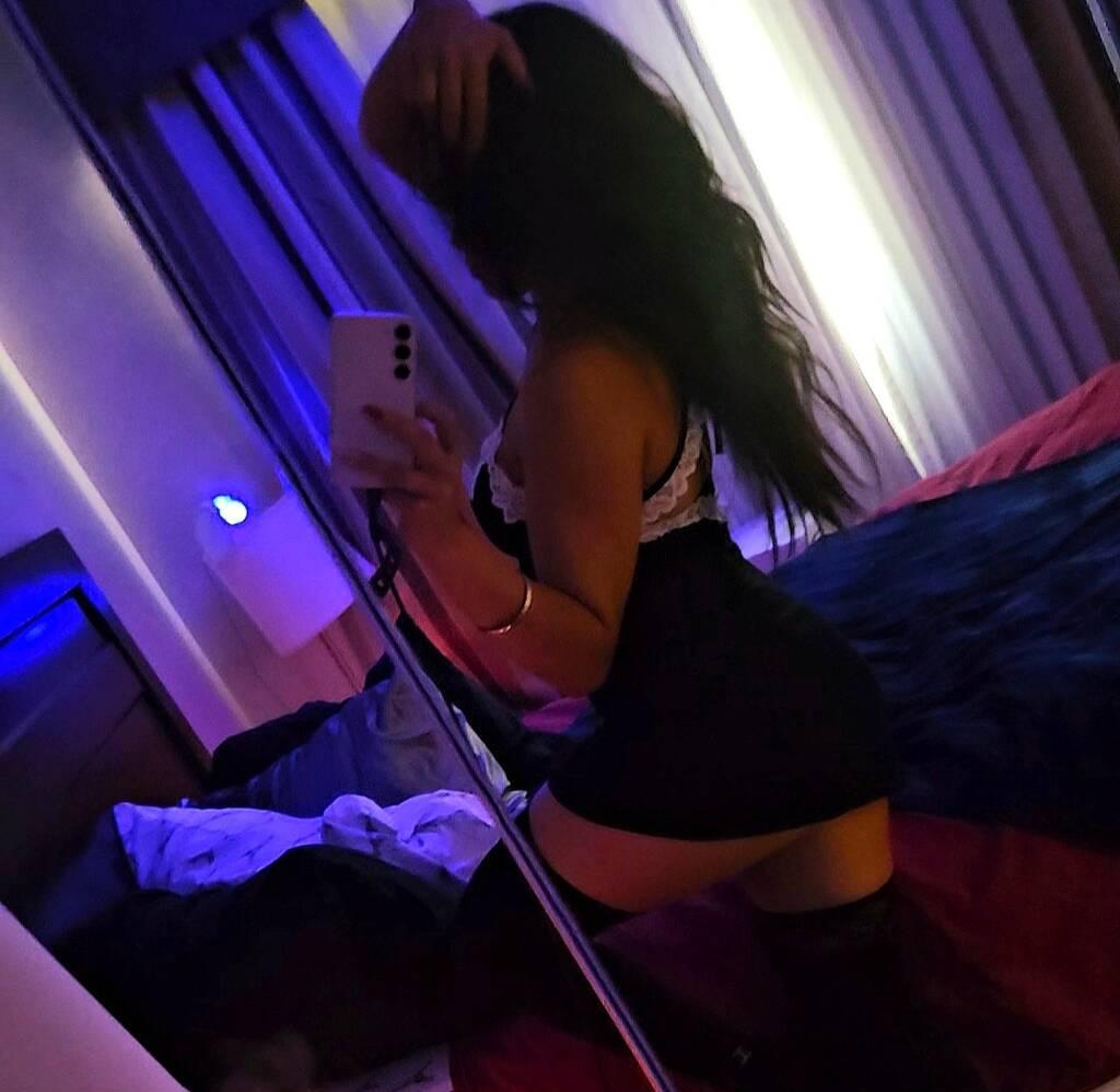 Honey Carrera is Female Escorts. | Calgary | Alberta | Canada | scarletamour.com 