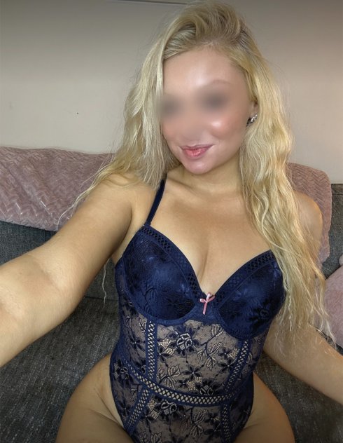  is Female Escorts. | San Fernando Valley | California | United States | scarletamour.com 