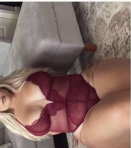 Val is Female Escorts. | Kitchener | Ontario | Canada | scarletamour.com 