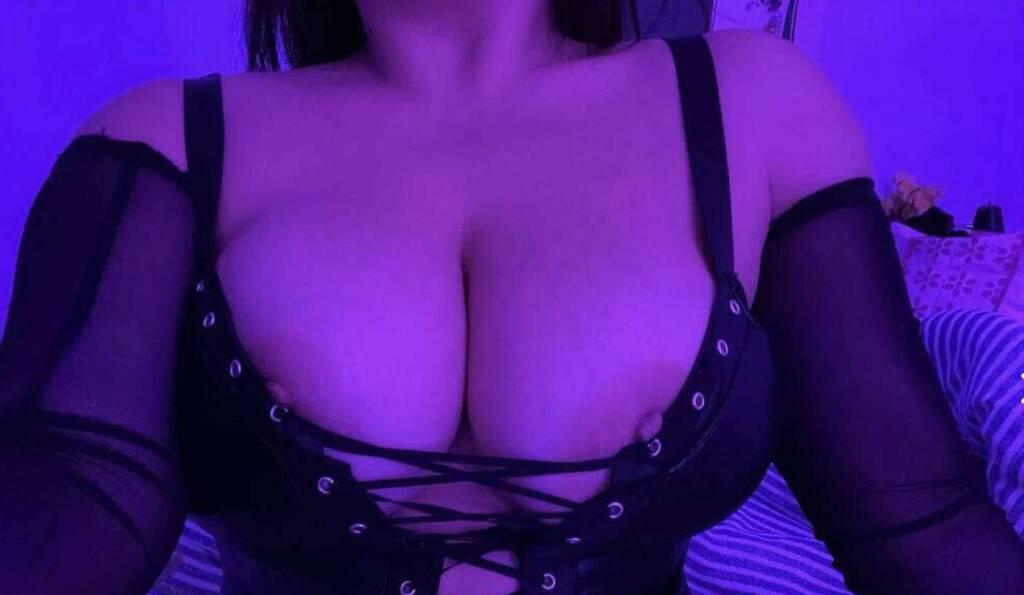 FANTASY is Female Escorts. | Quebec City | Quebec | Canada | scarletamour.com 