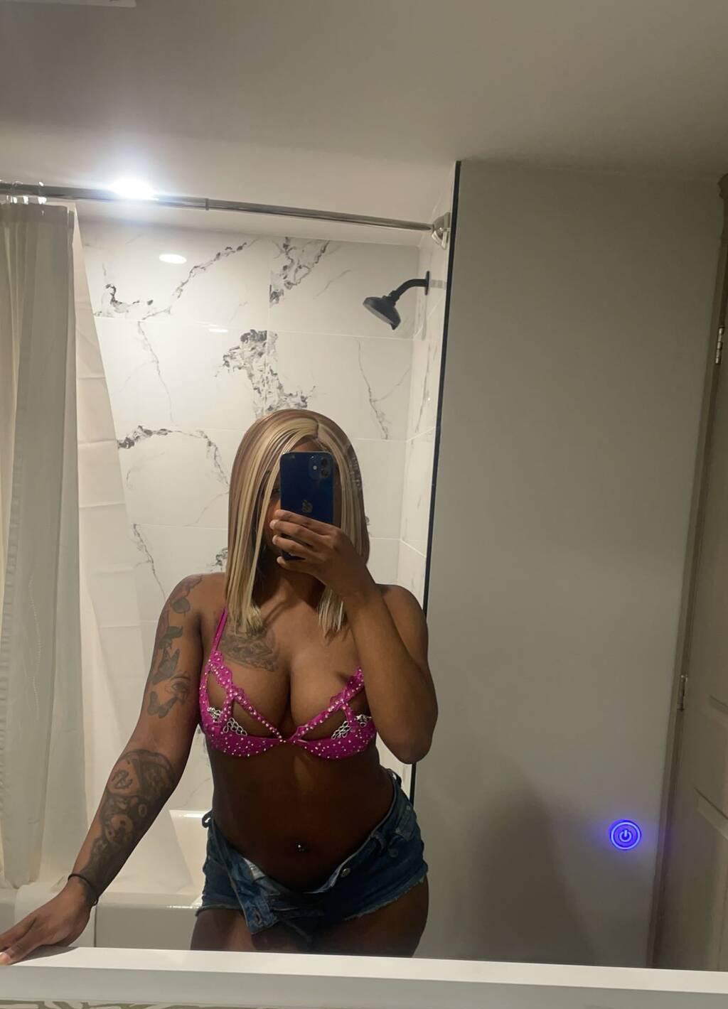 Stacy is Female Escorts. | Edmonton | Alberta | Canada | scarletamour.com 