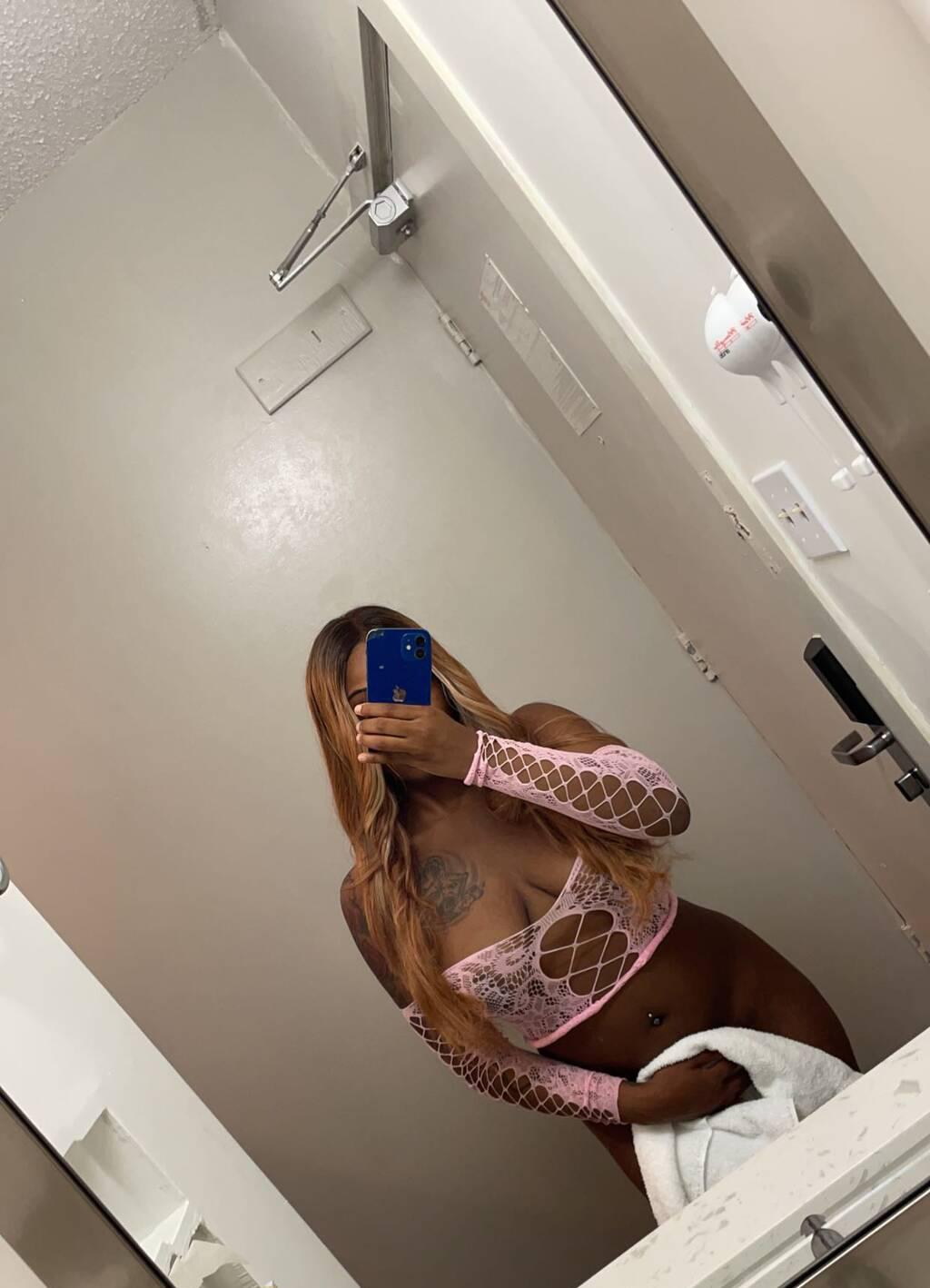 Stacy is Female Escorts. | Edmonton | Alberta | Canada | scarletamour.com 