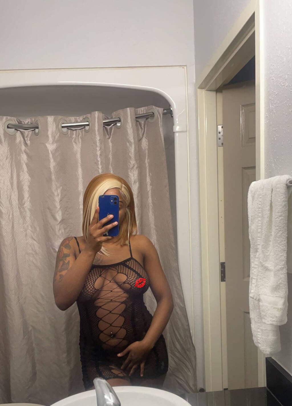 Stacy is Female Escorts. | Edmonton | Alberta | Canada | scarletamour.com 