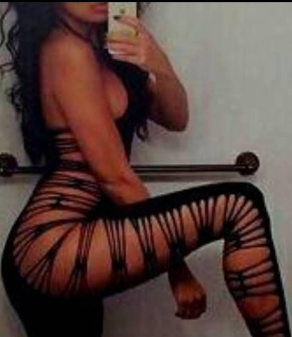 705.990.0052  THALIA is Female Escorts. | Barrie | Ontario | Canada | scarletamour.com 