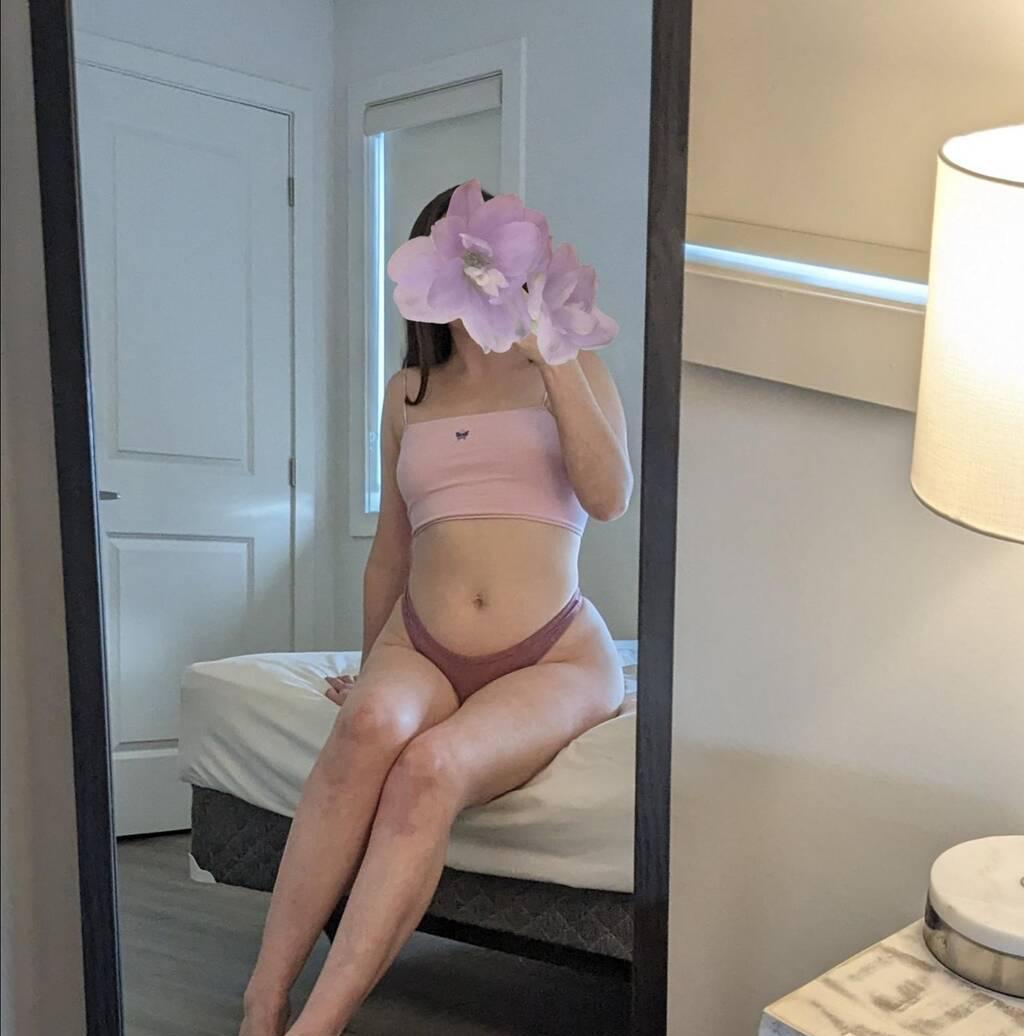 Ivy Kent | TBAY 21-24 is Female Escorts. | Thunder Bay | Ontario | Canada | scarletamour.com 