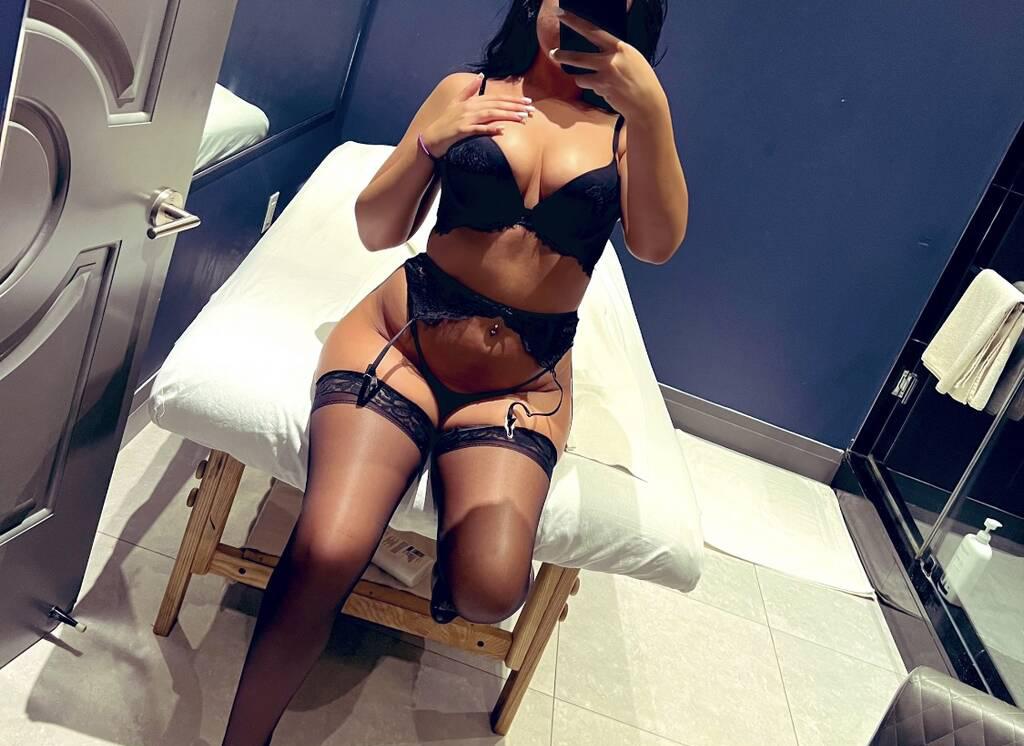 Jessica is Female Escorts. | Calgary | Alberta | Canada | scarletamour.com 