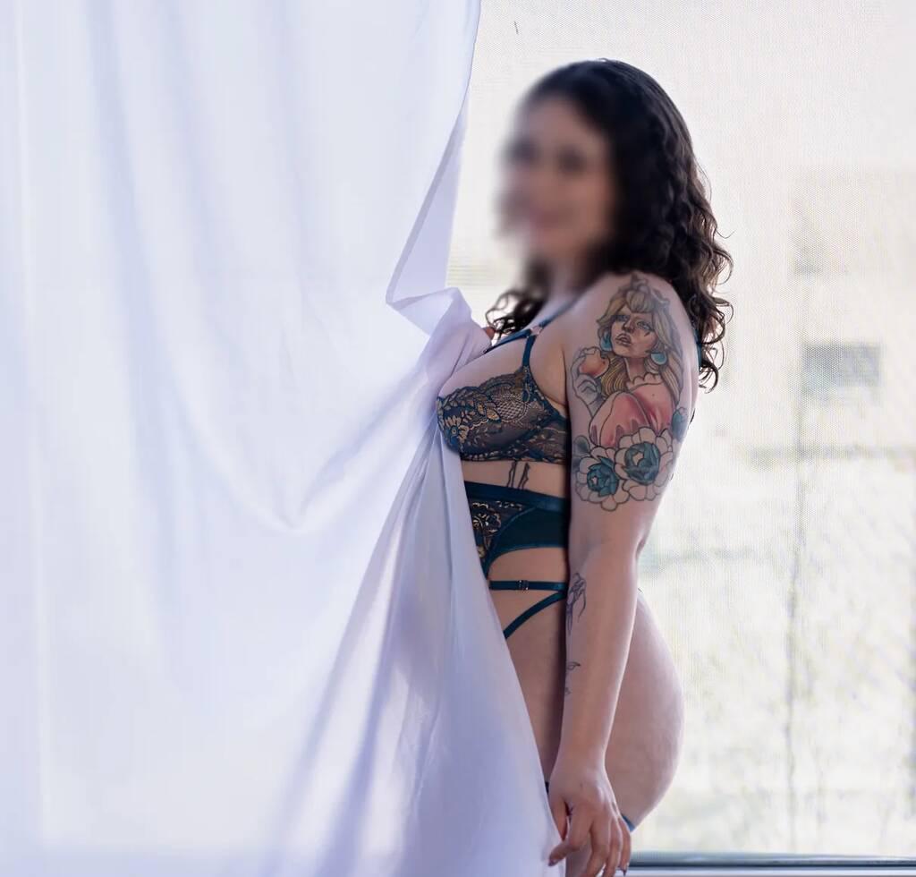 DateVerity.com is Female Escorts. | Edmonton | Alberta | Canada | scarletamour.com 