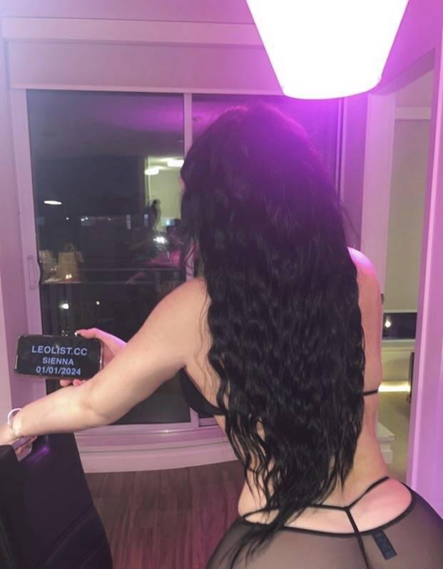 Sienna is Female Escorts. | Kitchener | Ontario | Canada | scarletamour.com 