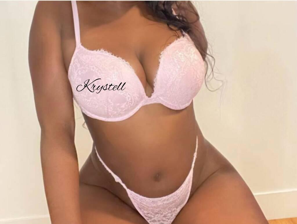 Krystal is Female Escorts. | Kitchener | Ontario | Canada | scarletamour.com 