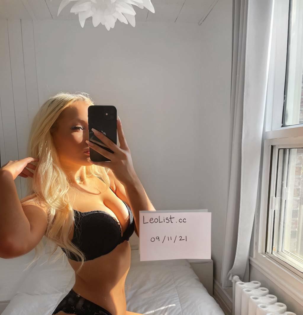 Kayla is Female Escorts. | London | Ontario | Canada | scarletamour.com 