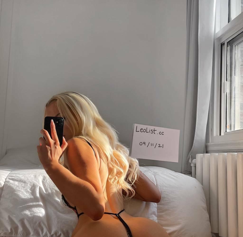 Kayla is Female Escorts. | London | Ontario | Canada | scarletamour.com 