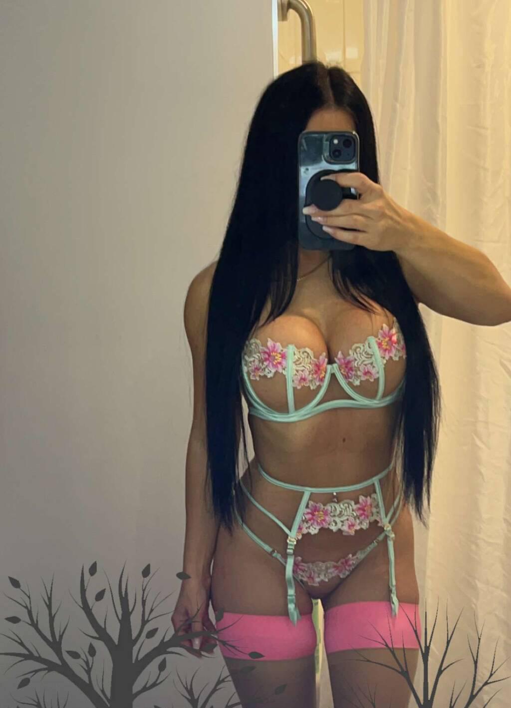 French Bombshell Keissy is Female Escorts. | Fredericton | New Brunswick | Canada | scarletamour.com 