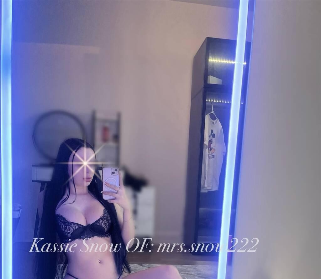 Kassie Snow is Female Escorts. | Edmonton | Alberta | Canada | scarletamour.com 