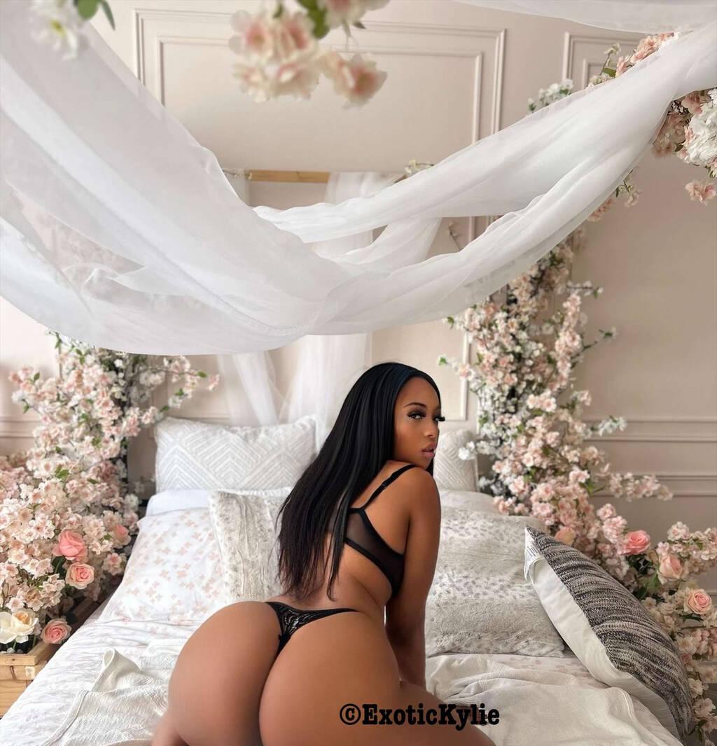 Kylie is Female Escorts. | Kingston | Ontario | Canada | scarletamour.com 