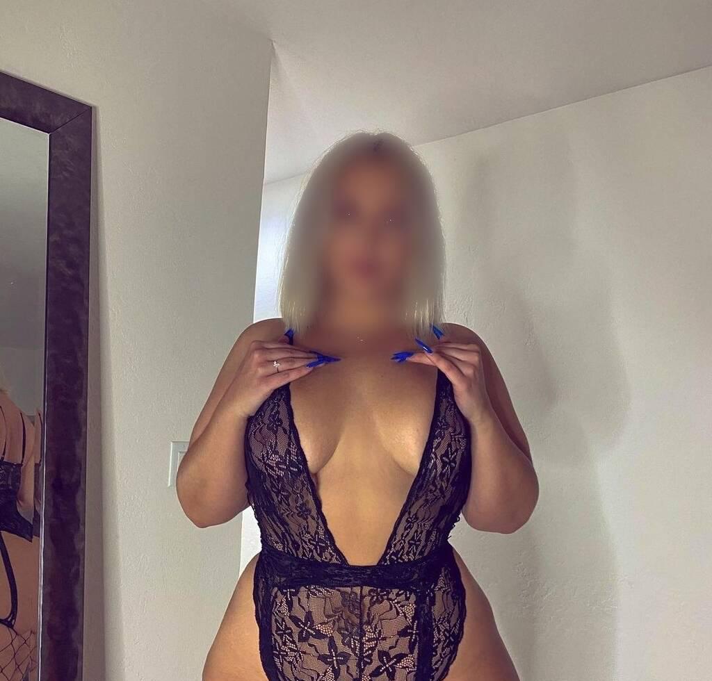 Sara is Female Escorts. | Toronto | Ontario | Canada | scarletamour.com 