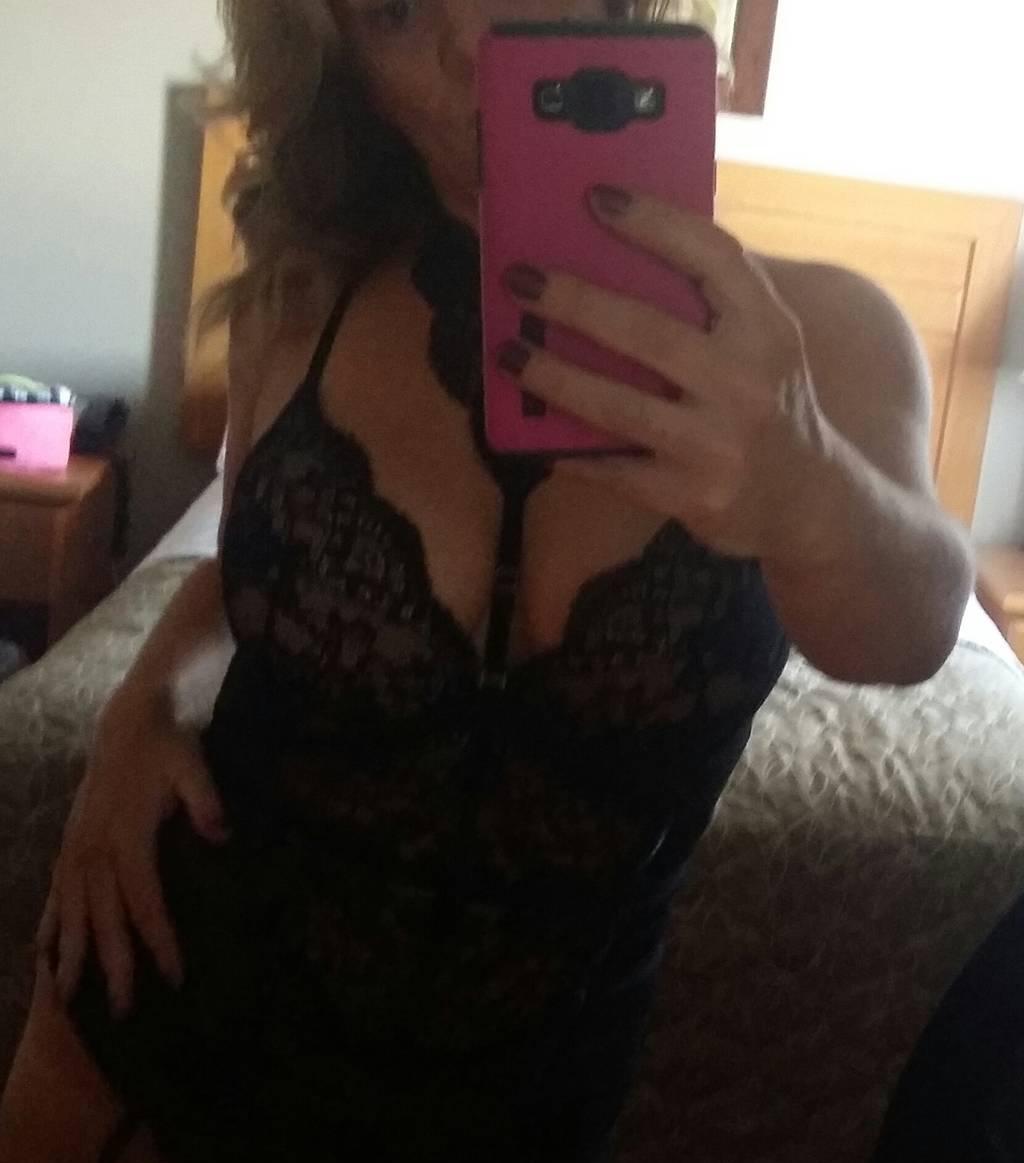 SKY is Female Escorts. | Edmonton | Alberta | Canada | scarletamour.com 