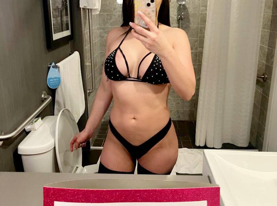 Krystina is Female Escorts. | Hamilton | Ontario | Canada | scarletamour.com 