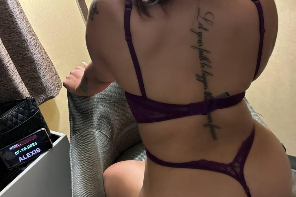 Alexis is Female Escorts. | London | Ontario | Canada | scarletamour.com 