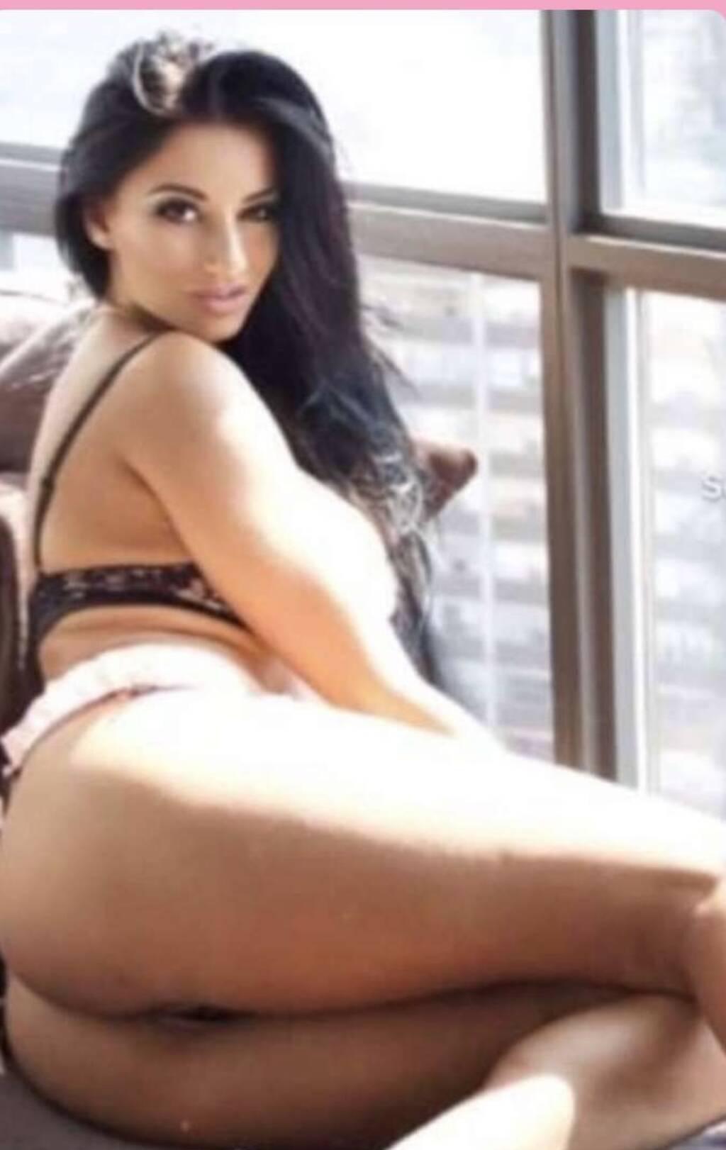 LAURA is Female Escorts. | Hamilton | Ontario | Canada | scarletamour.com 