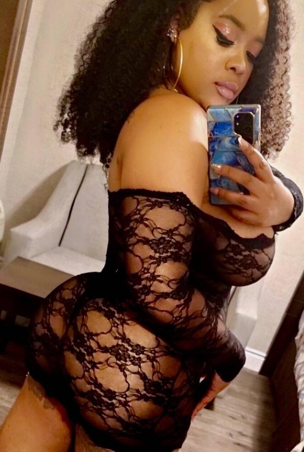 Kira Shy is Female Escorts. | Toronto | Ontario | Canada | scarletamour.com 