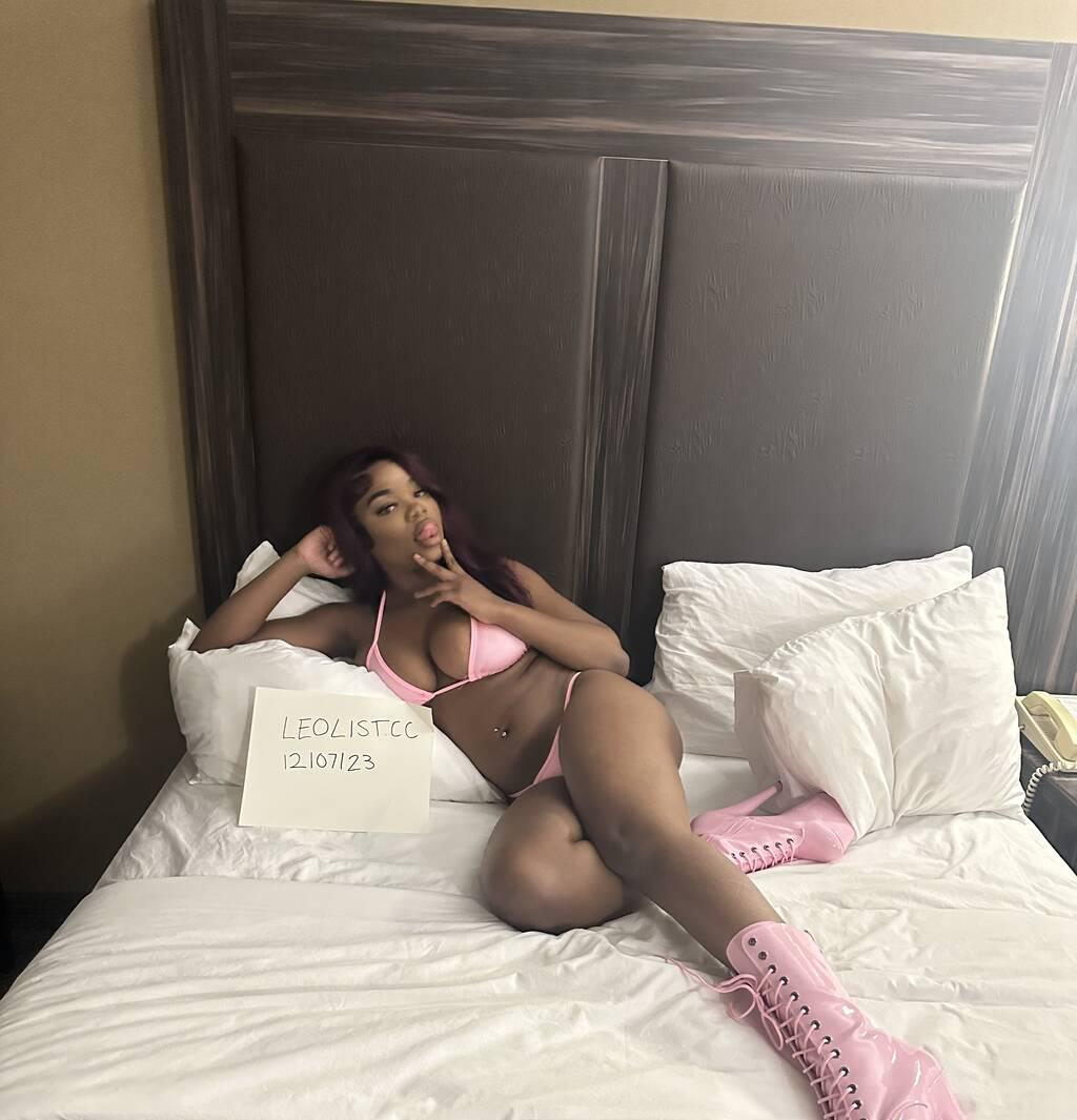 Ari London is Female Escorts. | Hamilton | Ontario | Canada | scarletamour.com 