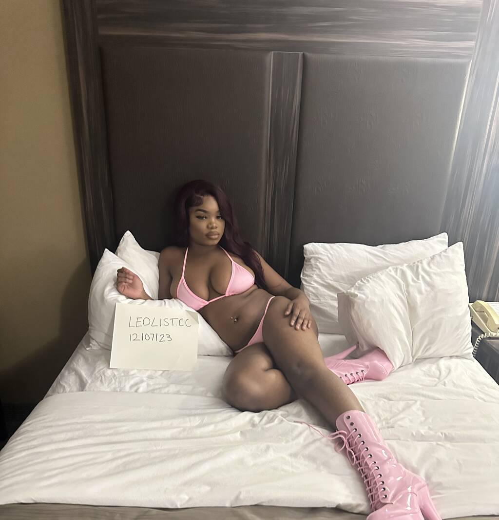 Ari London is Female Escorts. | Hamilton | Ontario | Canada | scarletamour.com 