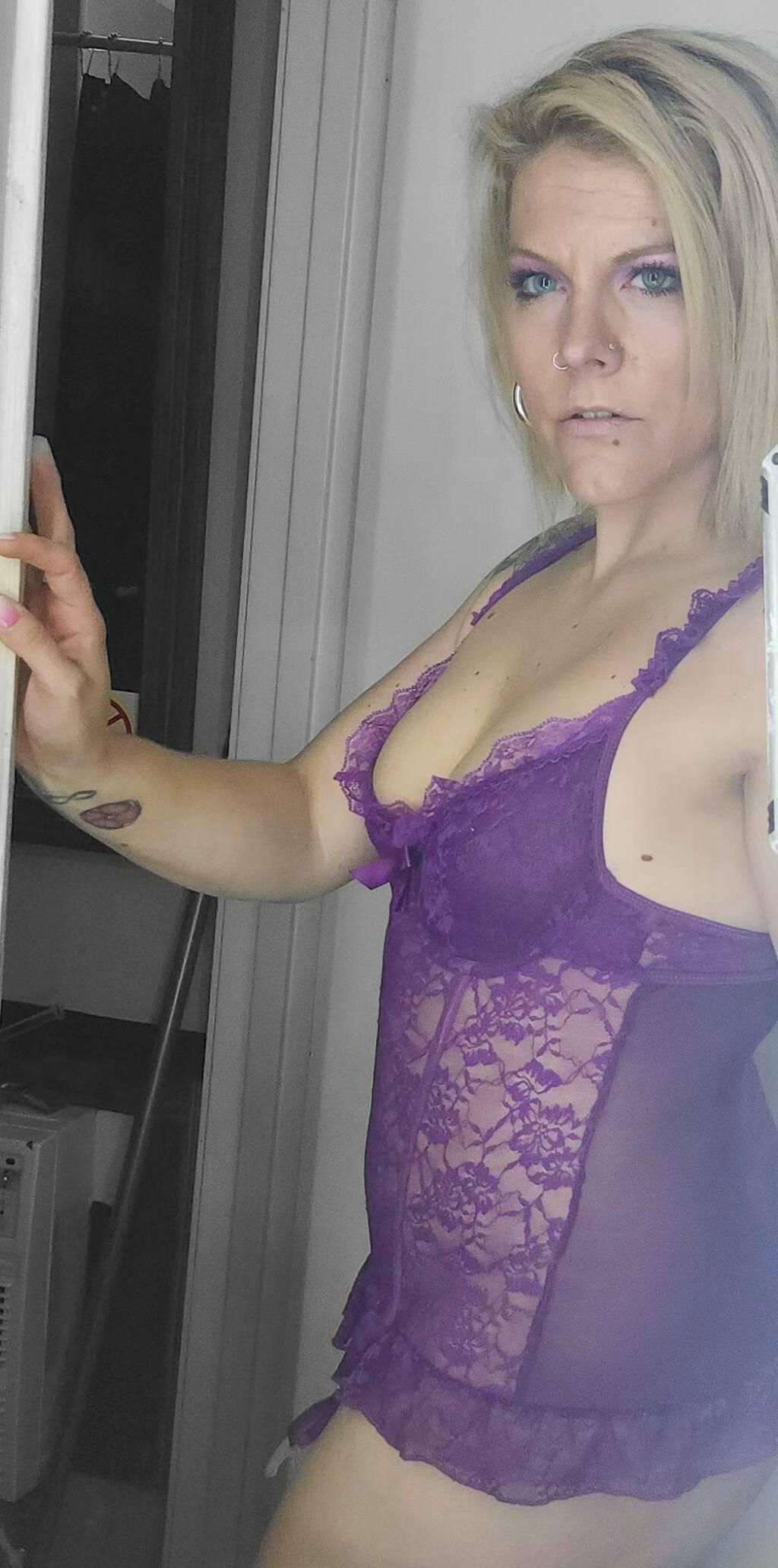 VICTORIA is Female Escorts. | Hamilton | Ontario | Canada | scarletamour.com 