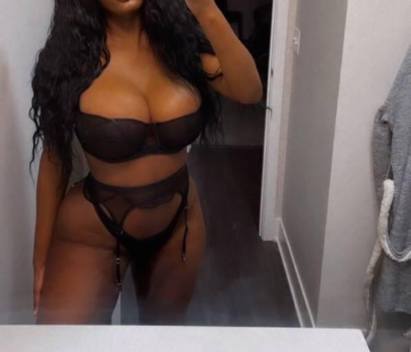 Jess is Female Escorts. | London | Ontario | Canada | scarletamour.com 