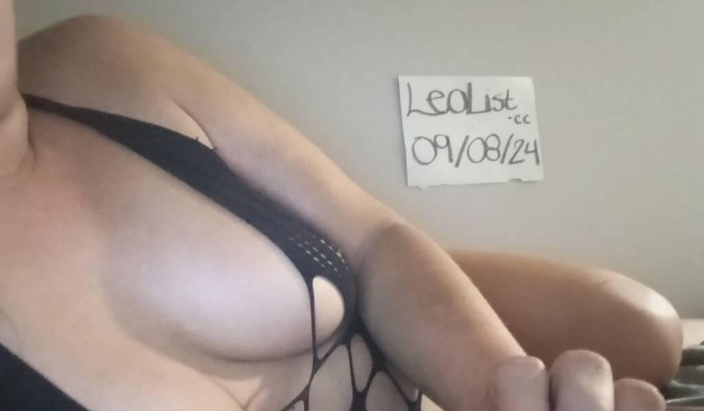 Julia is Female Escorts. | Barrie | Ontario | Canada | scarletamour.com 