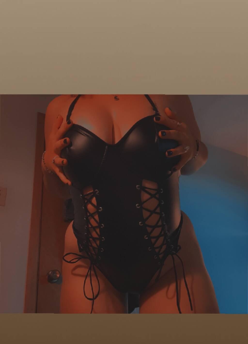 Carrie is Female Escorts. | Owen Sound | Ontario | Canada | scarletamour.com 