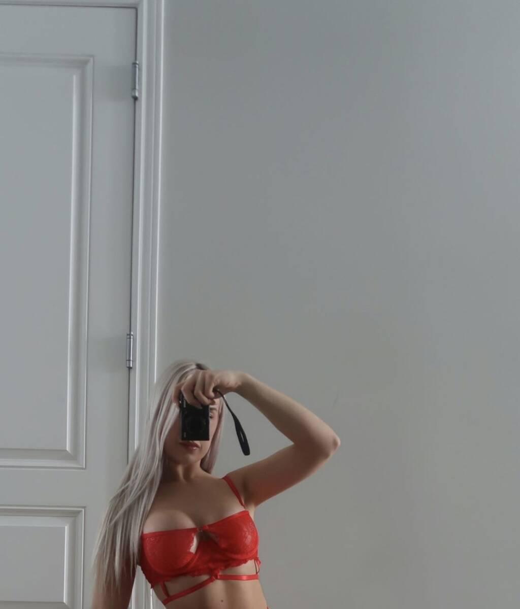 Mackenzie is Female Escorts. | windsor | Ontario | Canada | scarletamour.com 